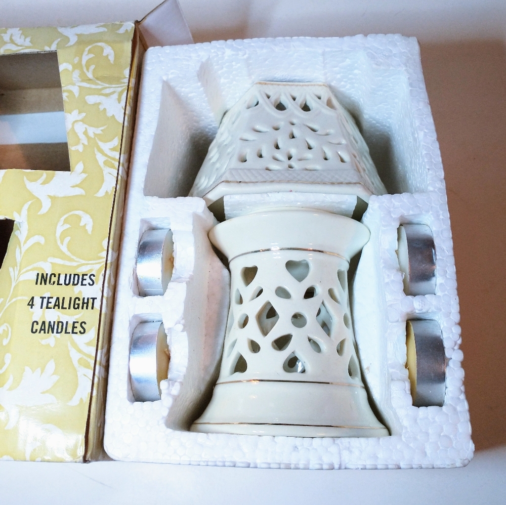 Elegant Pierced Porcelain White Tealight Lamp - Includes Four Tea Light Candles - Picture 3 of 4